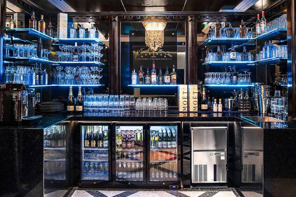 A Touch More Class (Sydney, Australie)