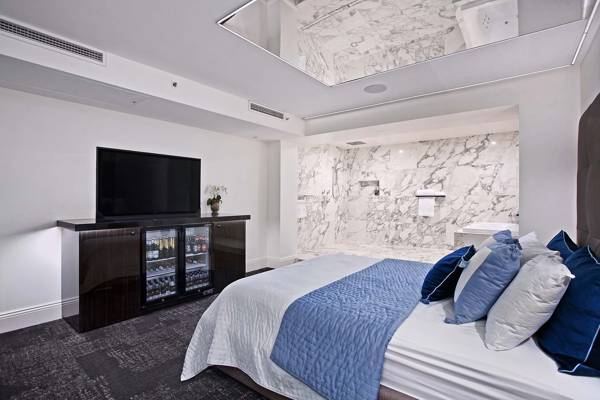 A Touch More Class (Sydney, Australie)