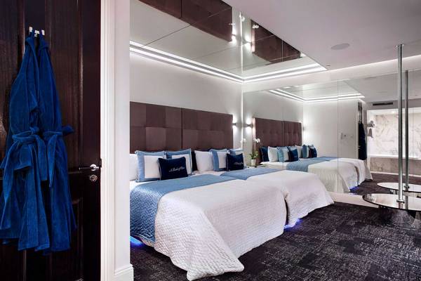 A Touch More Class (Sydney, Australie)