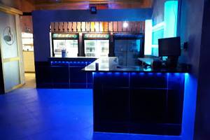 Club Shakerz-benoni's Own Swinger