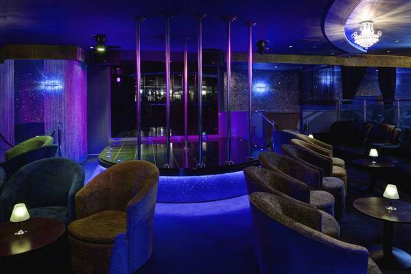 For Your Eyes Only (Cardiff, Royaume Uni)