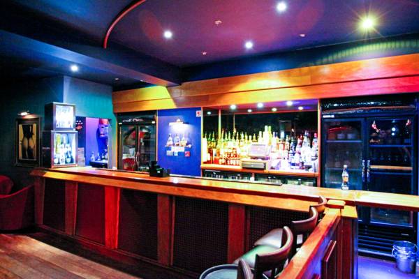 For Your Eyes Only (Cardiff, Royaume Uni)