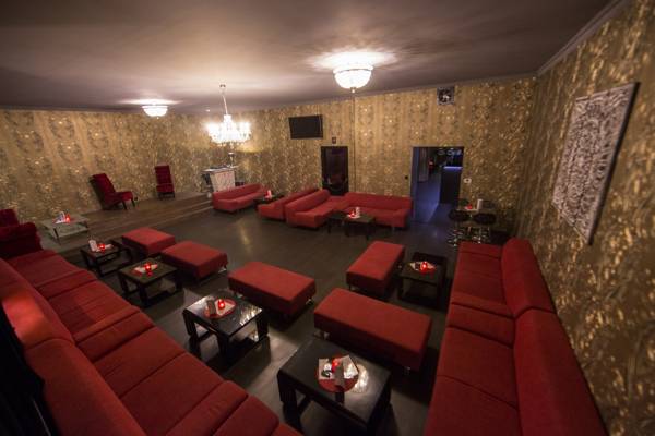 La Madame, Klub Jen Pro Ženy (Prague, Tchéquie)