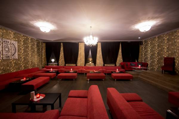 La Madame, Klub Jen Pro Ženy (Prague, Tchéquie)