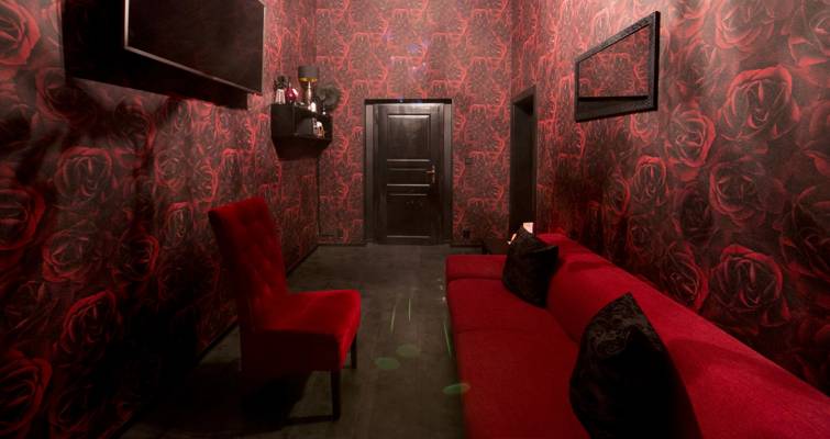 La Madame, Klub Jen Pro Ženy (Prague, Tchéquie)