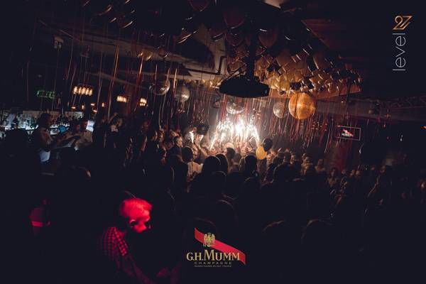 Level 27 (Varsovie, Pologne)