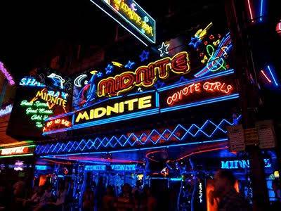 Midnite Bar Soi Cowboy (Bangkok, Thaïlande)