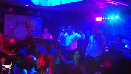 Music Live Zio Nino (Tirana, Albanie)