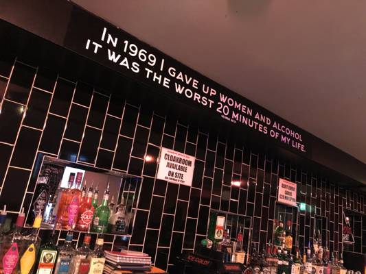 Rainbow Sports Bar (Londres, Royaume Uni)