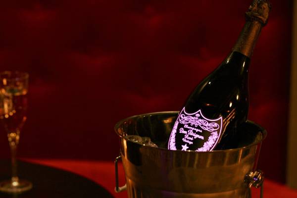 Red Lips Nachtclub, Bar Und Cabaret In Zürich (Zurich, Suisse)