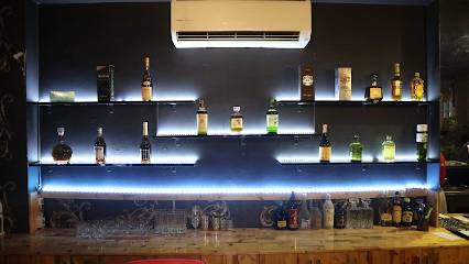 Stylish Bar Alice (Hanoï, Viêt Nam)