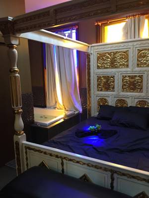 Wives Only (Sydney, Australie)